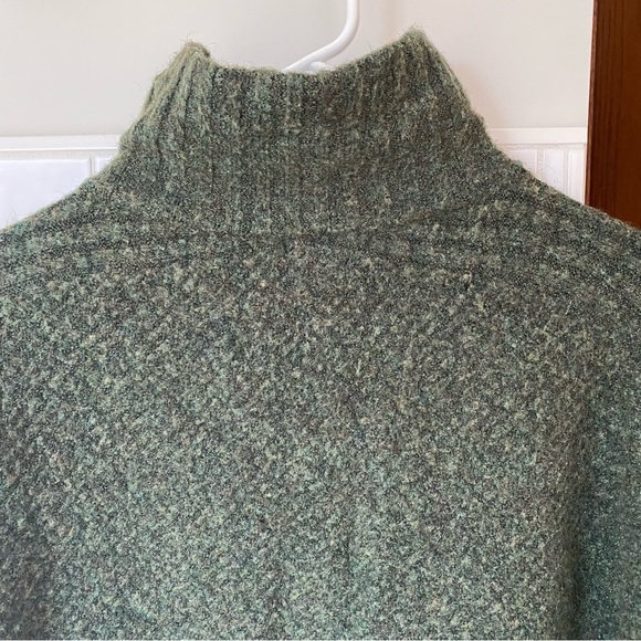Max Studio women’s army green high neck sweater size XS - Picture 10 of 10